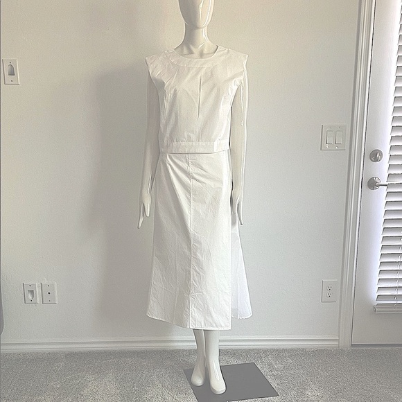 NEW!!!  Elegant White 2 pieces Sleeveless Top and Skirt - Picture 1 of 8